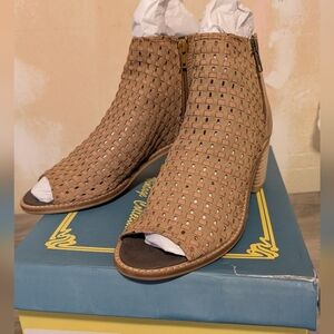 Sbicca AlicitaTan Peep-Toe Ankle Boot Women's 7  Leather New In Box